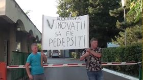 Primele audieri dupa moartea Alexandrei! Oamenii au continuat să protesteze în fața spitalului din Botoșani